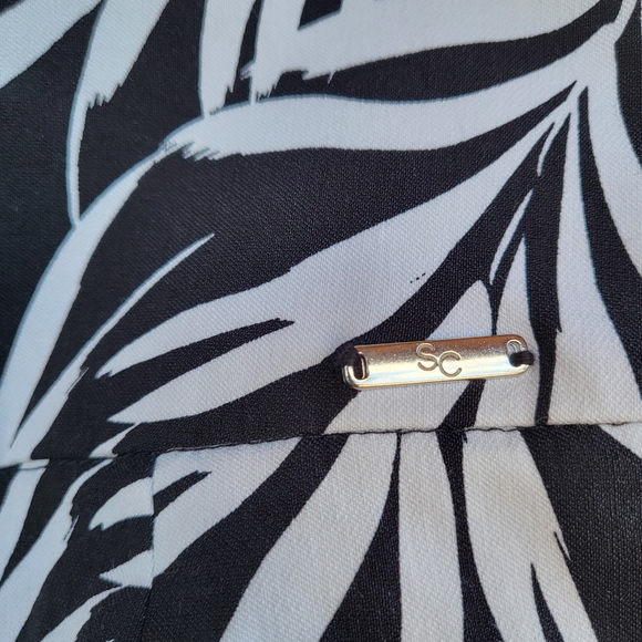 EUC S.C. & Co. Women's Size M Black & White Stretchy Comfy A Line Mini Skirt - Picture 3 of 8